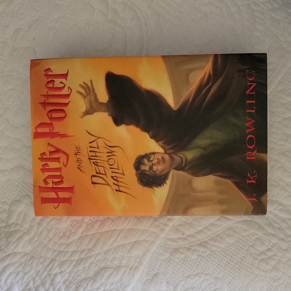 Harry Potter and the Deathly Hallow Book 7